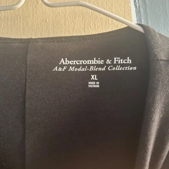 Abercrombie and Fitch A&F Model Blend Collection Long Sleeve Top - Picture 3 of 4